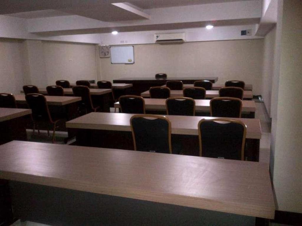 Erin Int Hotel Makassar Ngoại thất bức ảnh